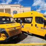 Regional 14 recibe tres autobuses eléctricos del TRAE para transporte escolar en Nagua y Río San Juan